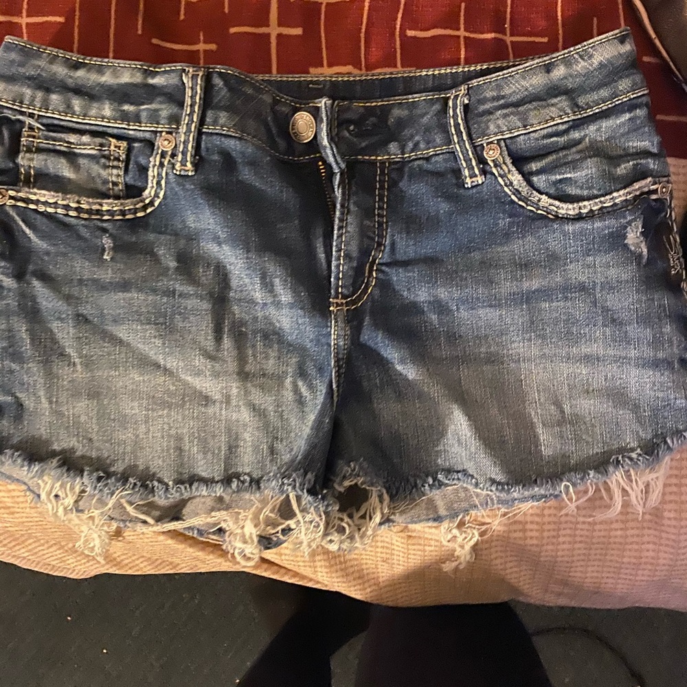 Cutoff shorts